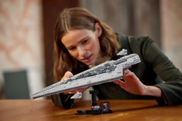 LEGO Star Wars Executor Super Star Destroyer Set #75356 - Image 9